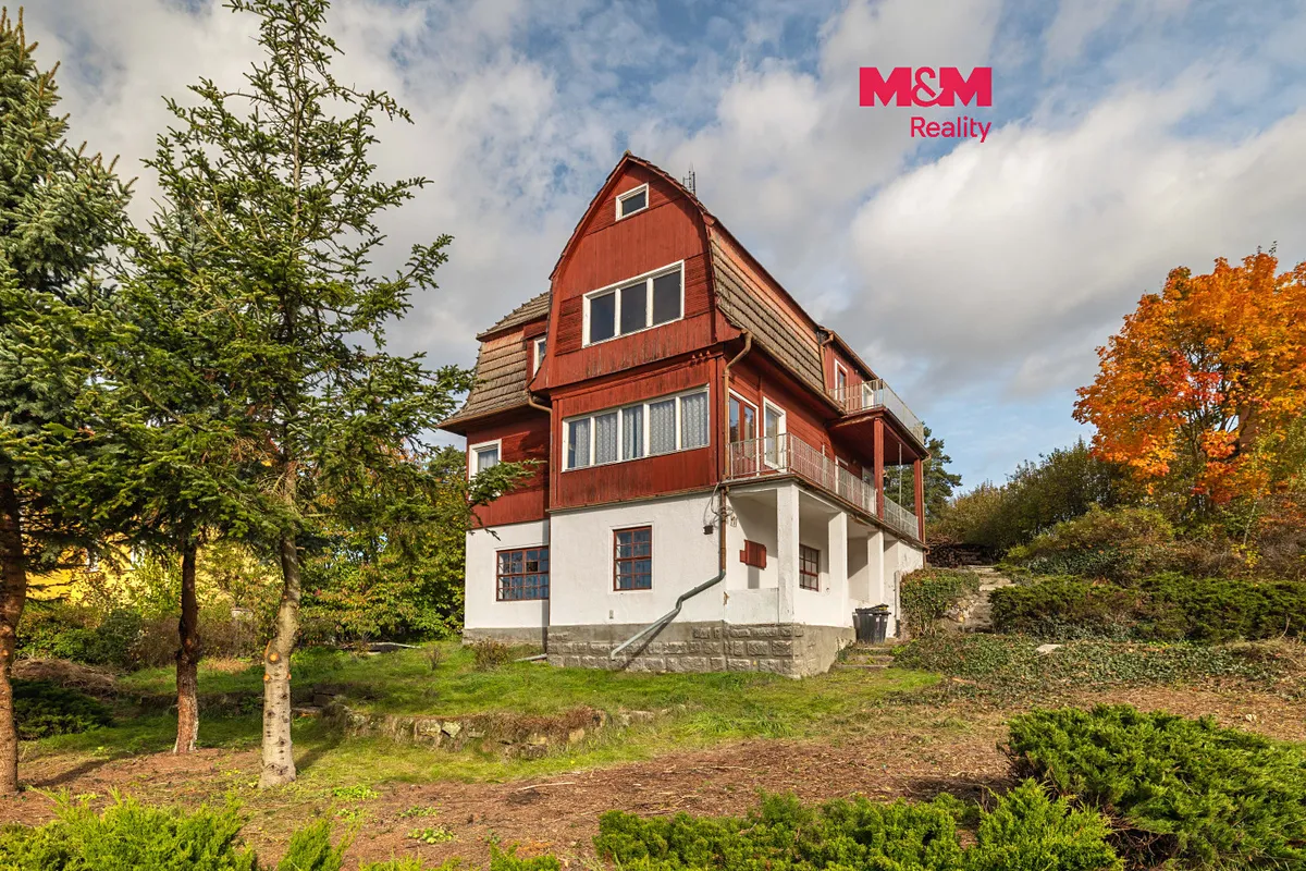 Prodej rodinného domu 250 m², pozemek 1249 m²